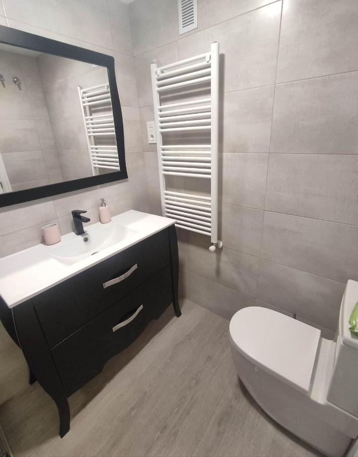 Precioso Apartamento Con Terraza, Pistas De Padel Y Piscinas Apartment กาสโตร-อูร์เดียเลส ภายนอก รูปภาพ