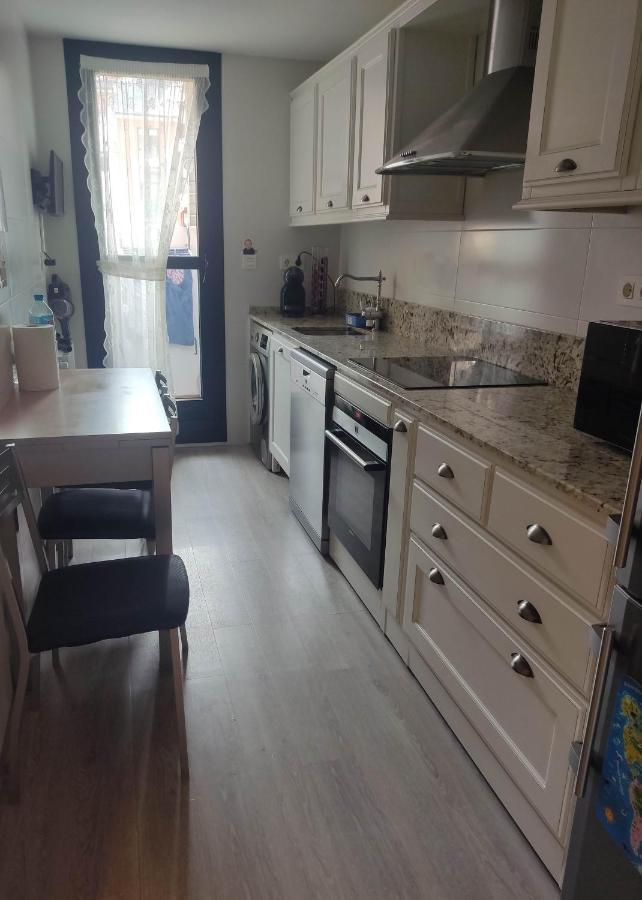 Precioso Apartamento Con Terraza, Pistas De Padel Y Piscinas Apartment กาสโตร-อูร์เดียเลส ภายนอก รูปภาพ