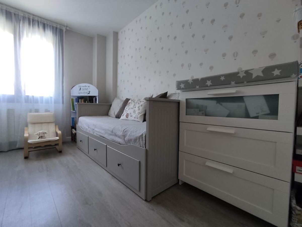 Precioso Apartamento Con Terraza, Pistas De Padel Y Piscinas Apartment กาสโตร-อูร์เดียเลส ภายนอก รูปภาพ